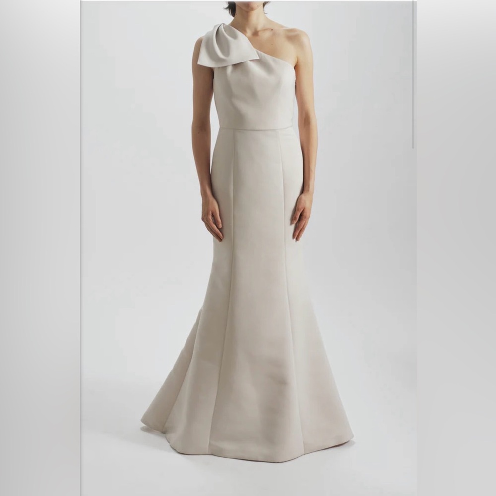Amsale white Gown with Elegant Design